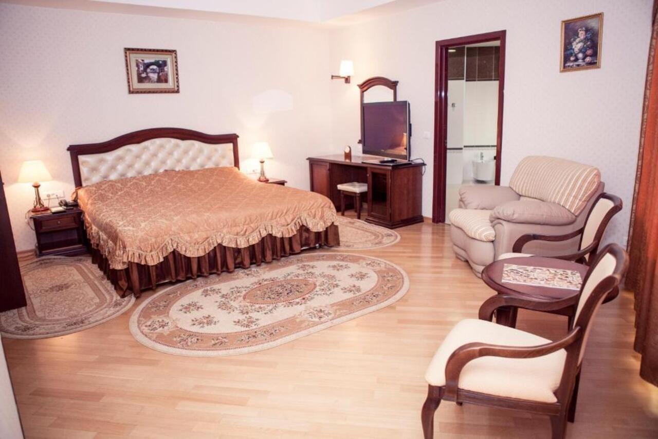 Grand Hotel Victory Aktav Dış mekan fotoğraf A bedroom
