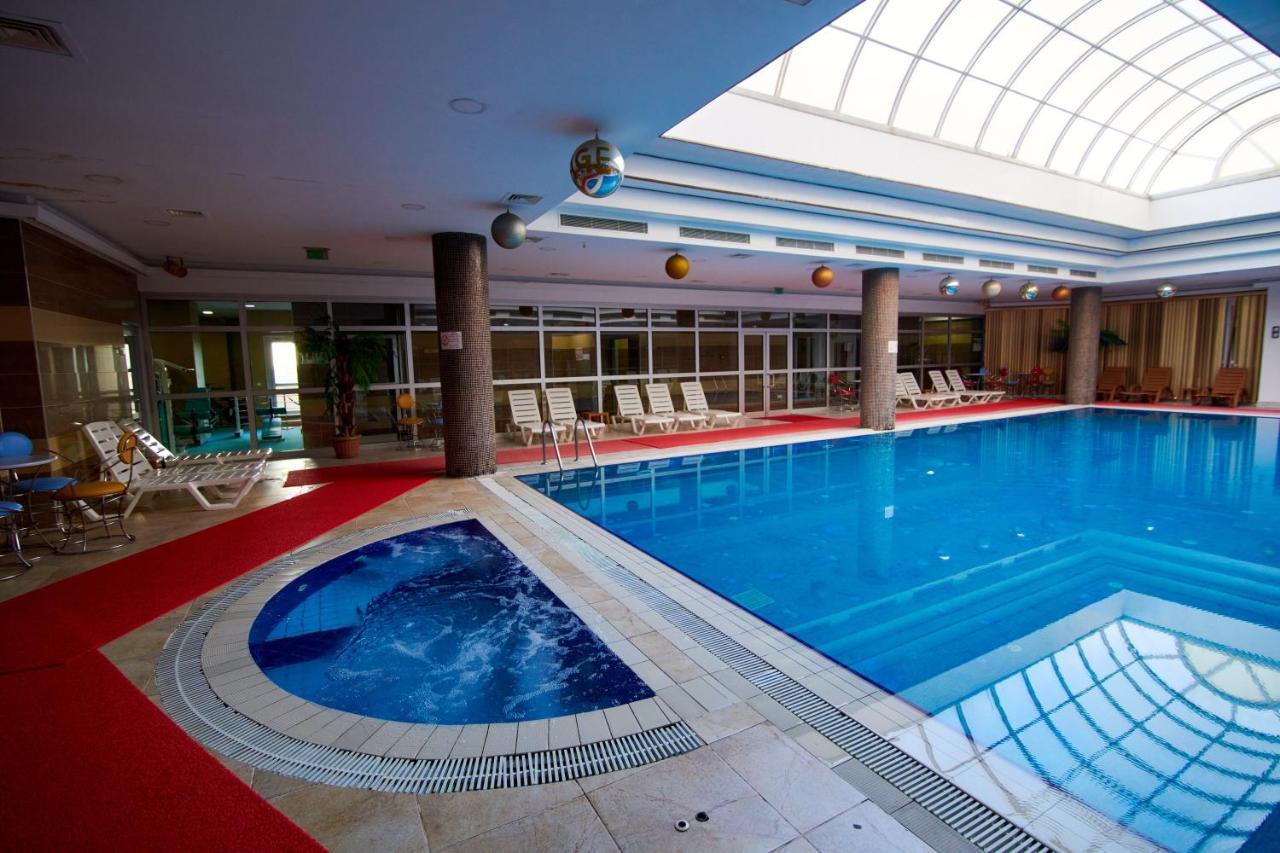 Grand Hotel Victory Aktav Dış mekan fotoğraf Indoor swimming pool