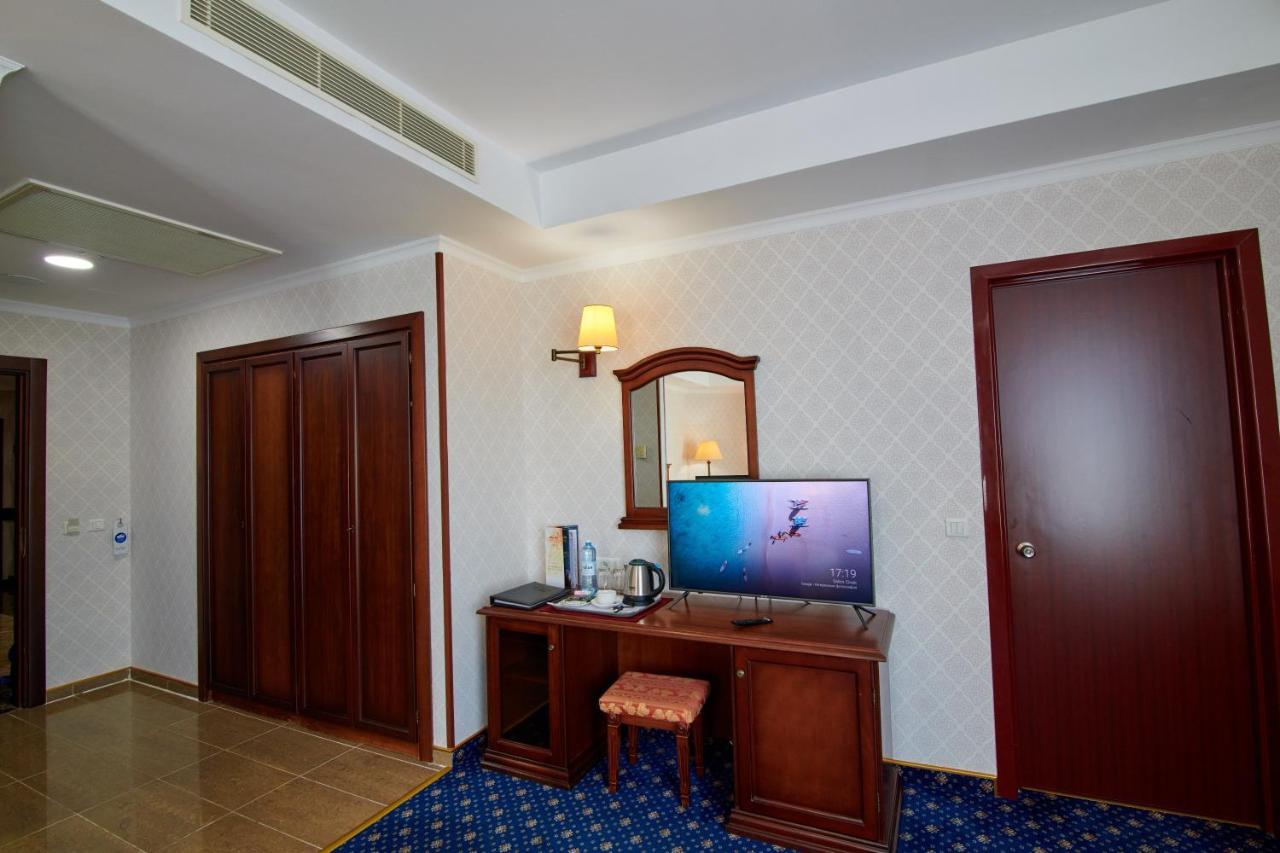 Grand Hotel Victory Aktav Dış mekan fotoğraf A room at the hotel