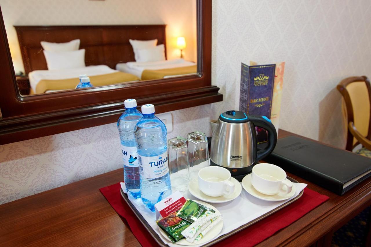 Grand Hotel Victory Aktav Dış mekan fotoğraf A kettle in a hotel room
