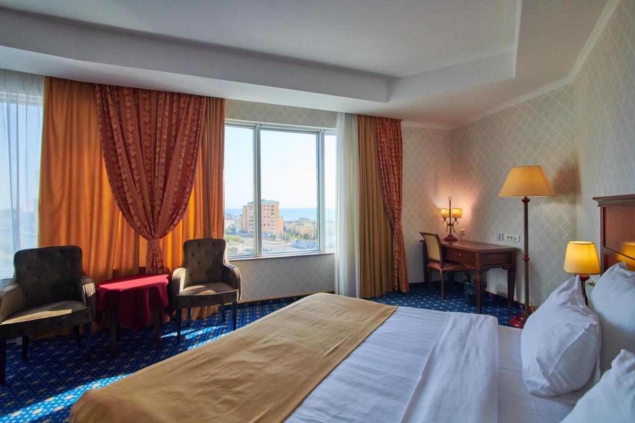 Grand Hotel Victory Aktav Dış mekan fotoğraf A room at the Radisson Blu Hotel, Baku