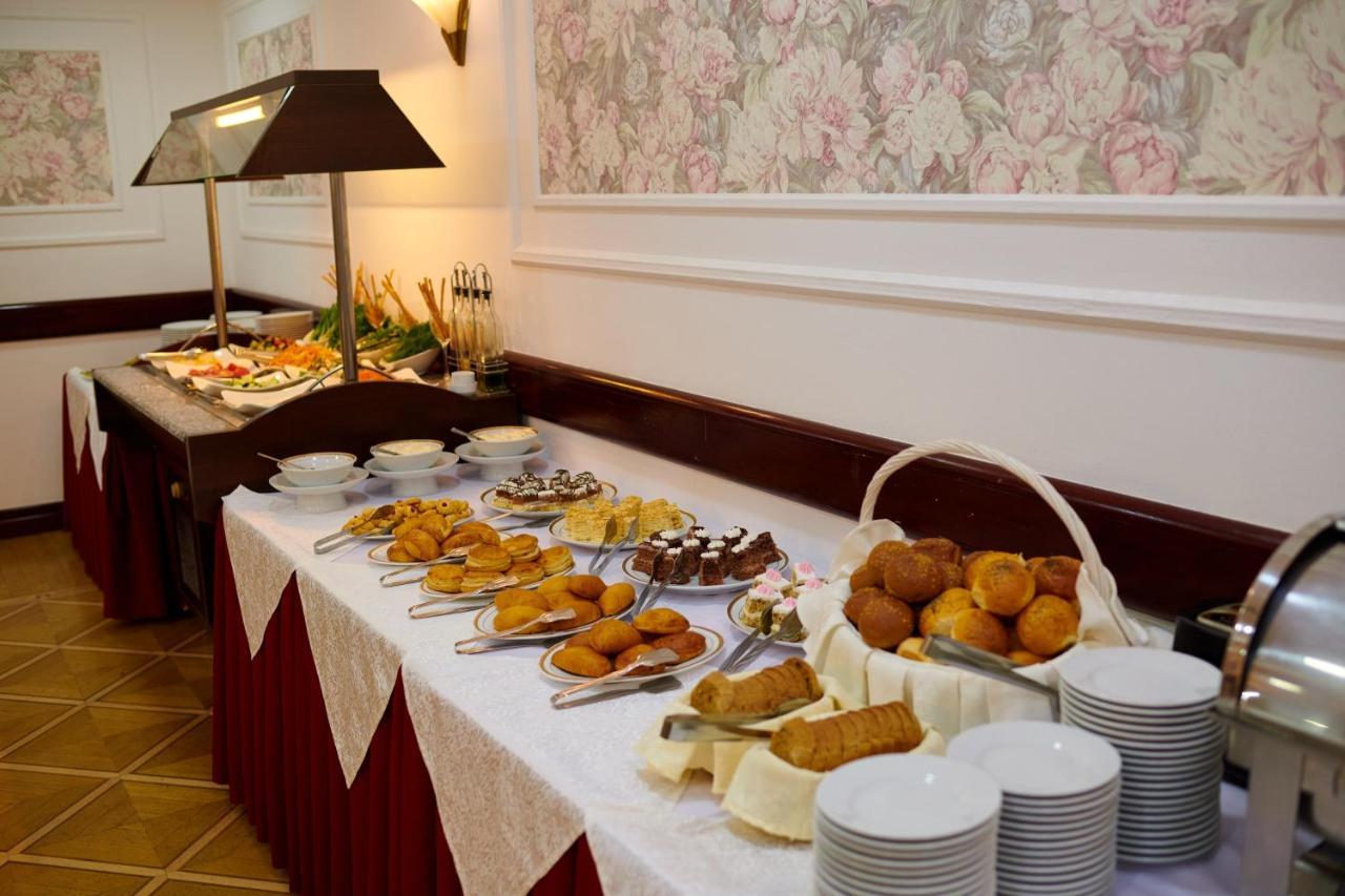 Grand Hotel Victory Aktav Dış mekan fotoğraf A buffet