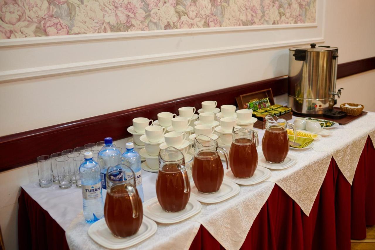 Grand Hotel Victory Aktav Dış mekan fotoğraf A buffet of tea