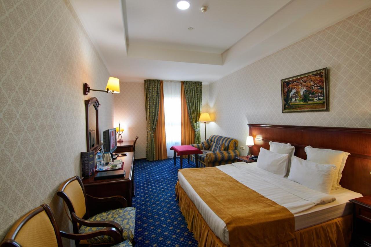 Grand Hotel Victory Aktav Dış mekan fotoğraf A room at the hotel