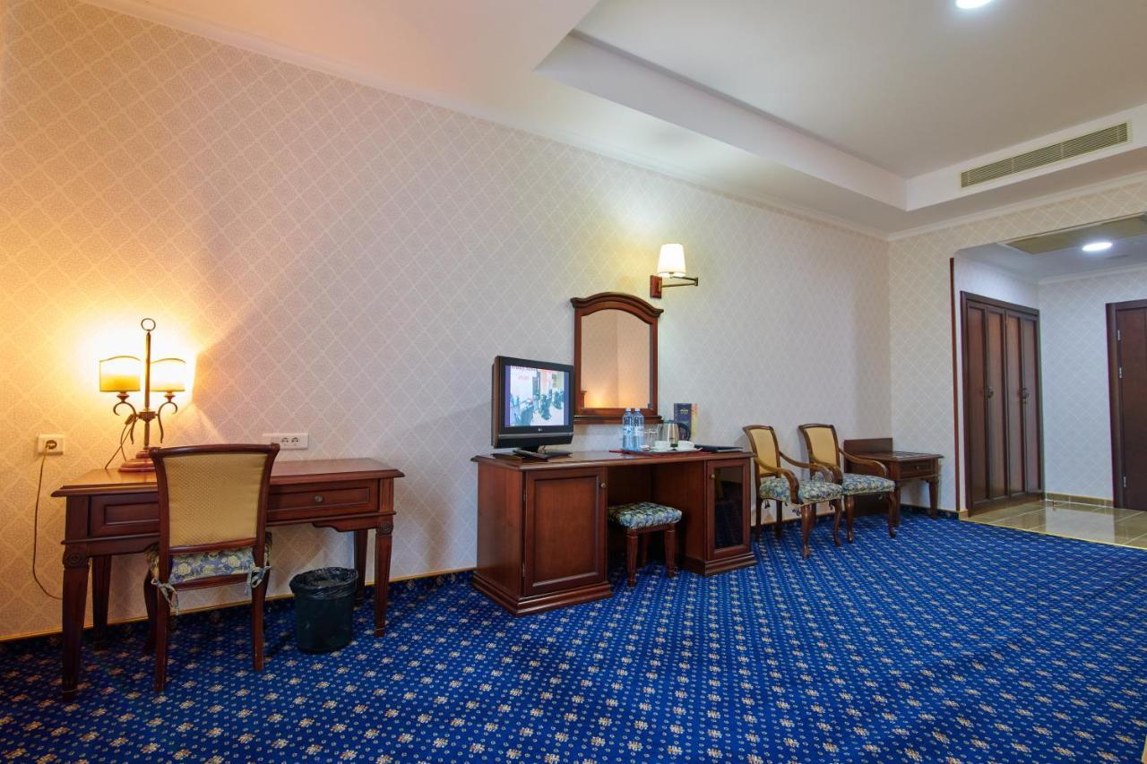 Grand Hotel Victory Aktav Dış mekan fotoğraf A room at the hotel