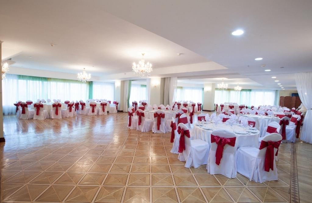 Grand Hotel Victory Aktav Dış mekan fotoğraf A banquet hall