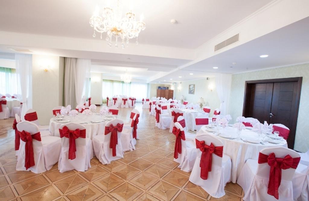 Grand Hotel Victory Aktav Dış mekan fotoğraf A banquet hall